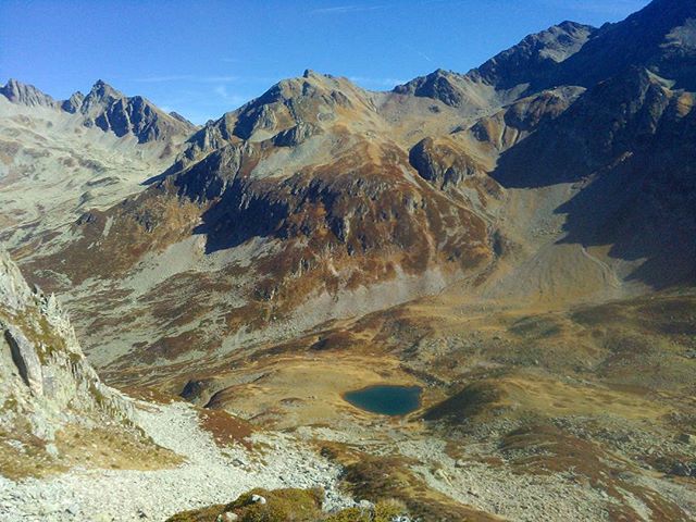 Lac Moretan infÃ©rieur. L'un des coins les plus sauvages que je connaisse. On se serait cru en Alaska. #montagnes #mountains #belledonne